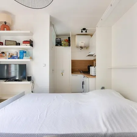 Charming Paris Perret Apartment *